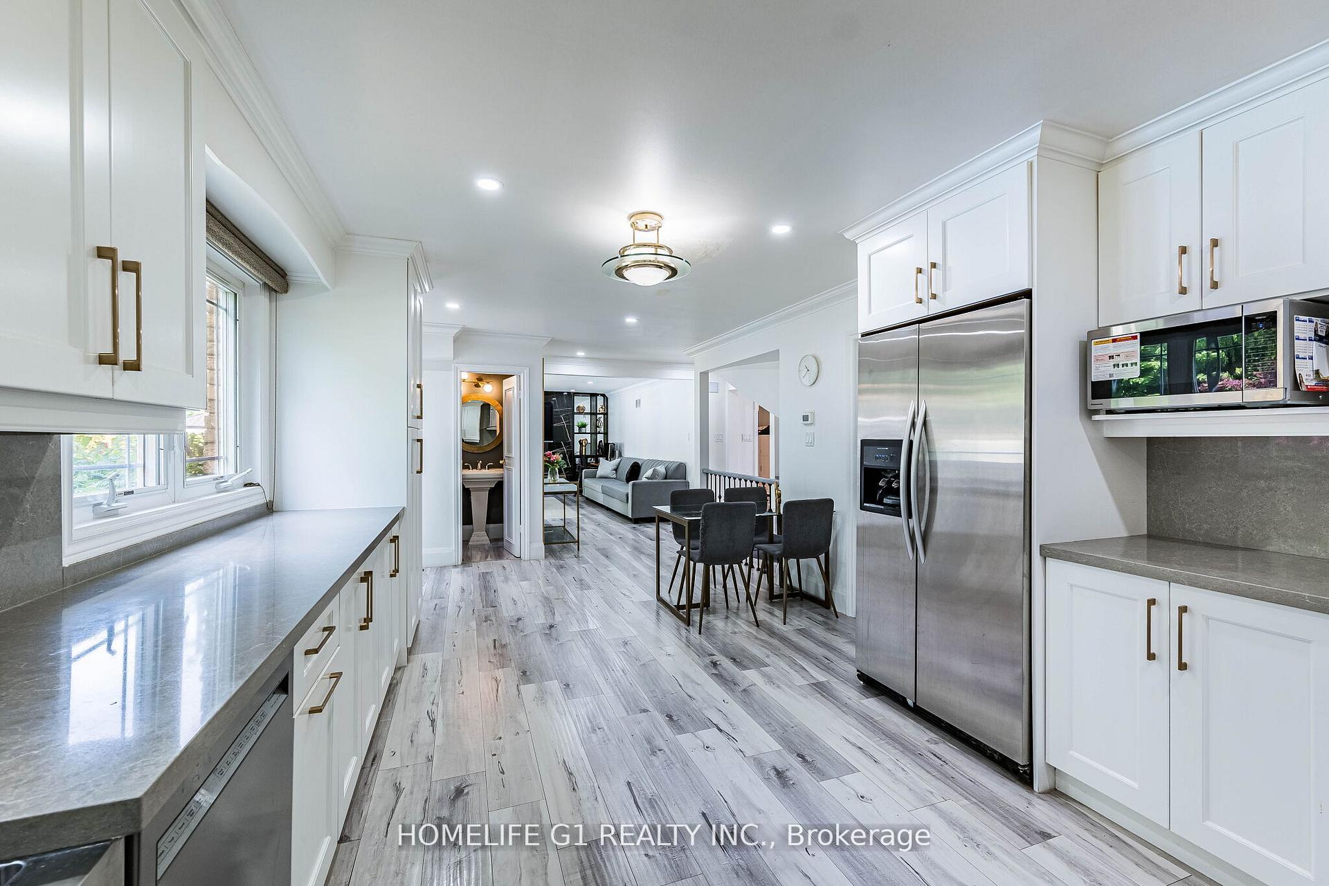 Photo 20 of 17 Crescent Hill S, Brampton, Central Park — HOMEH