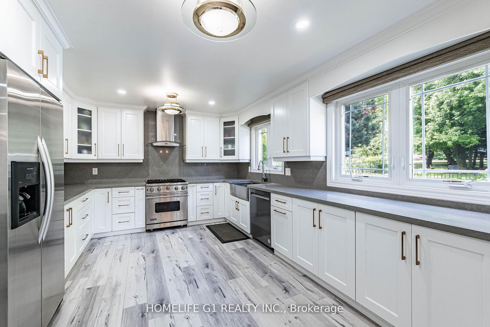 Photo 21 of 17 Crescent Hill S, Brampton, Central Park — HOMEH