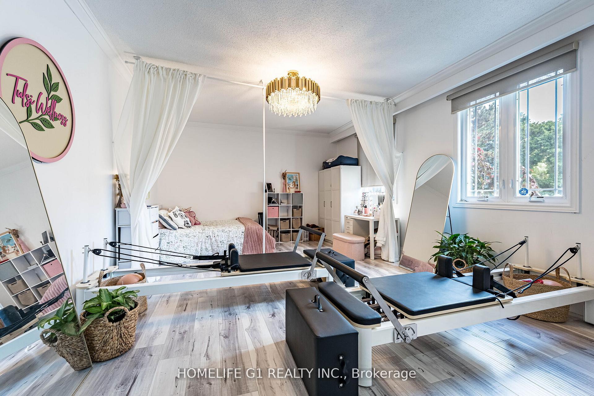 Photo 23 of 17 Crescent Hill S, Brampton, Central Park — HOMEH