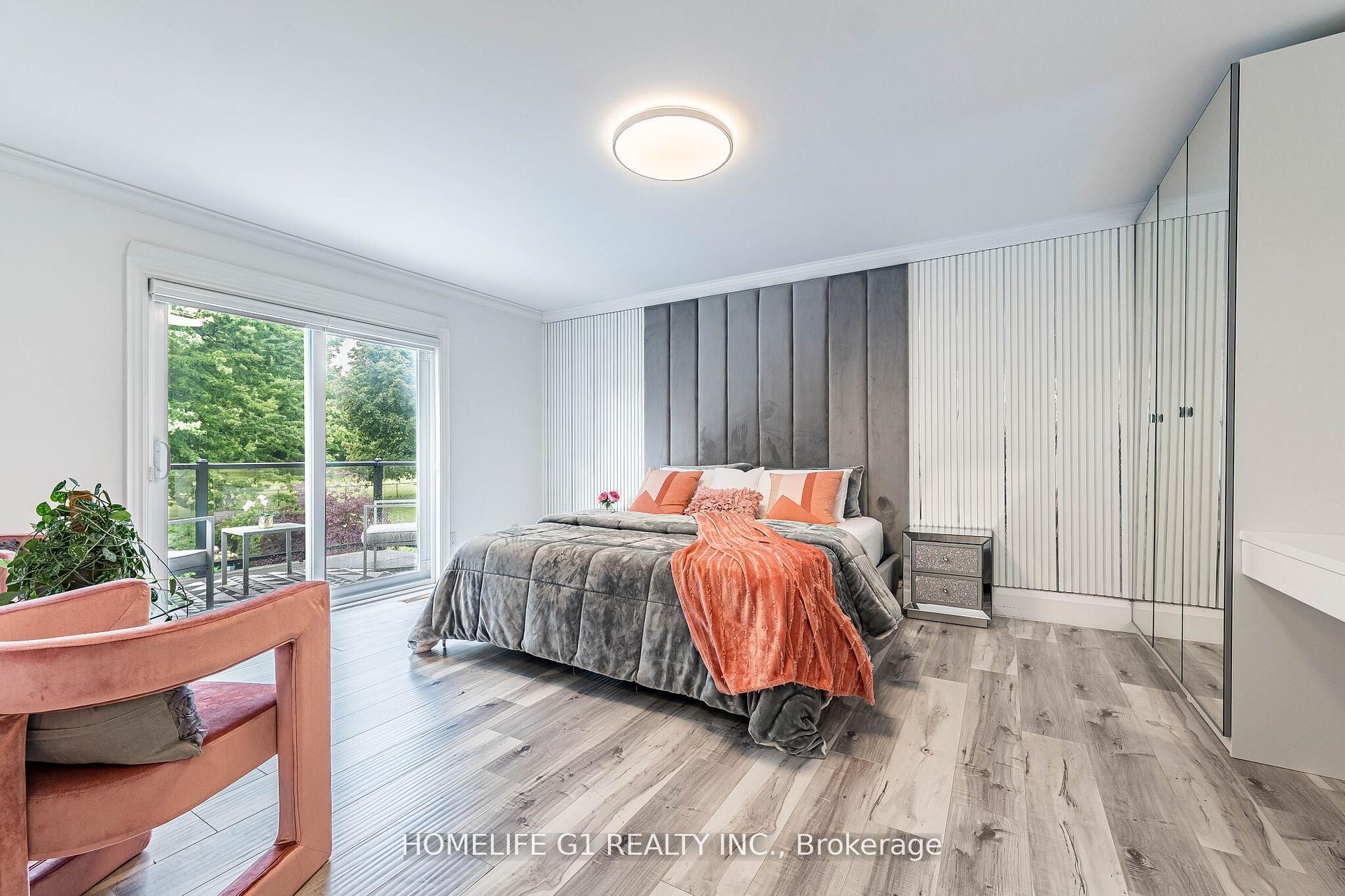 Photo 30 of 17 Crescent Hill S, Brampton, Central Park — HOMEH