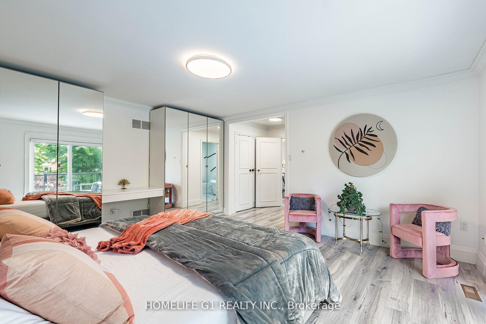 Photo 32 of 17 Crescent Hill S, Brampton, Central Park — HOMEH