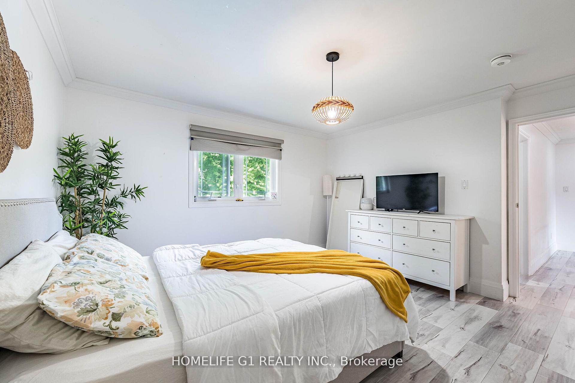 Photo 37 of 17 Crescent Hill S, Brampton, Central Park — HOMEH