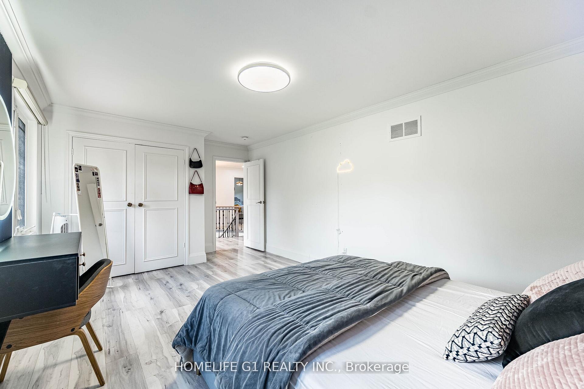 Photo 41 of 17 Crescent Hill S, Brampton, Central Park — HOMEH