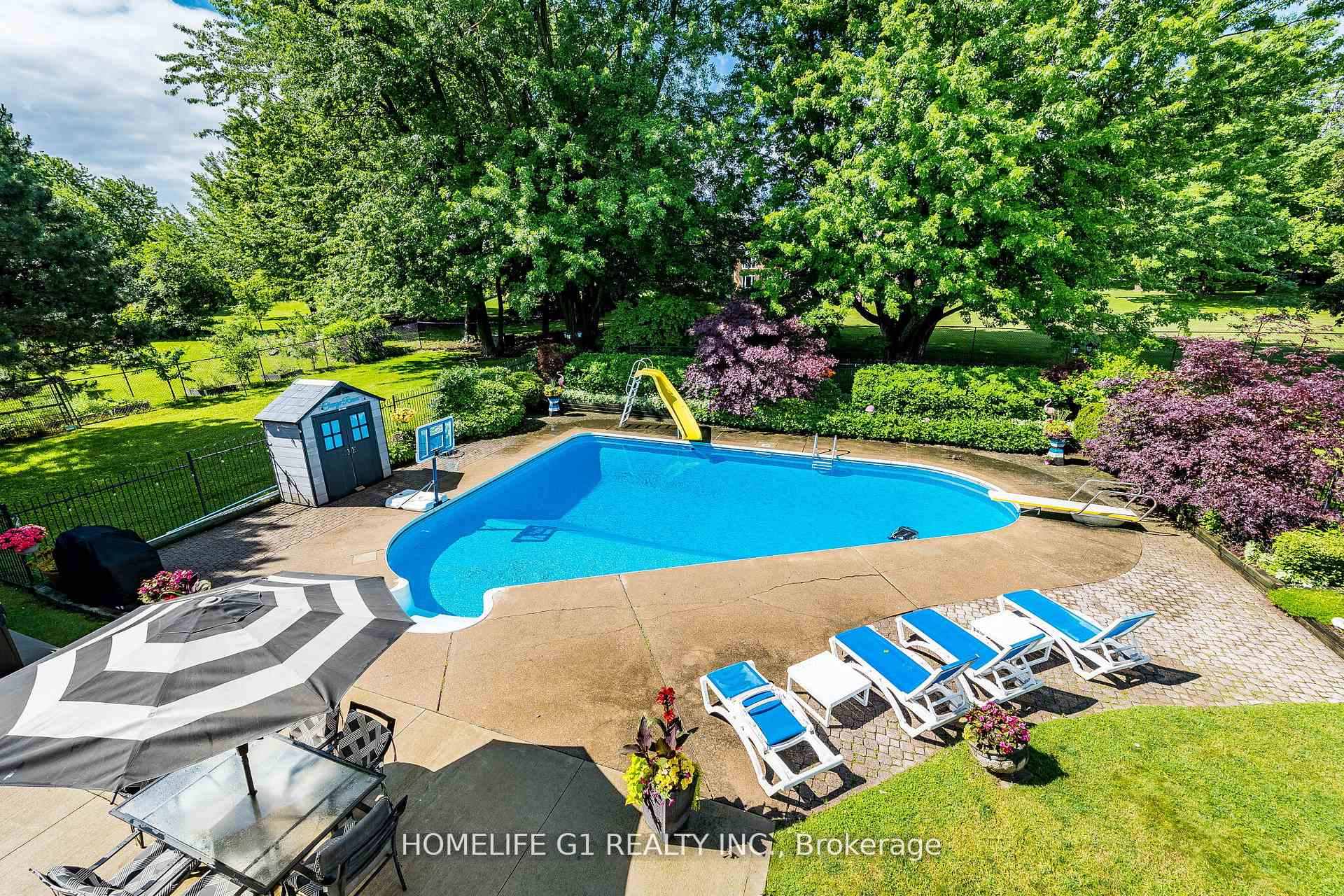 Photo 47 of 17 Crescent Hill S, Brampton, Central Park — HOMEH