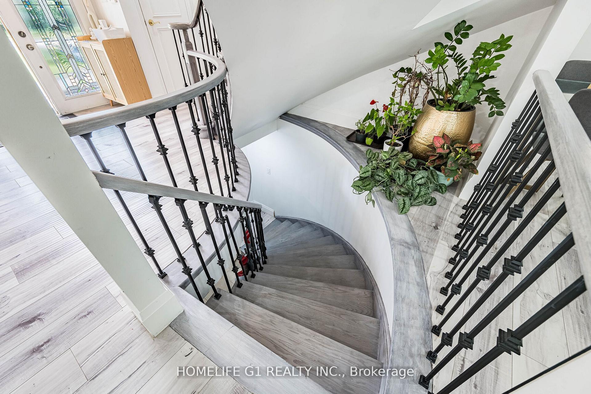 Photo 48 of 17 Crescent Hill S, Brampton, Central Park — HOMEH