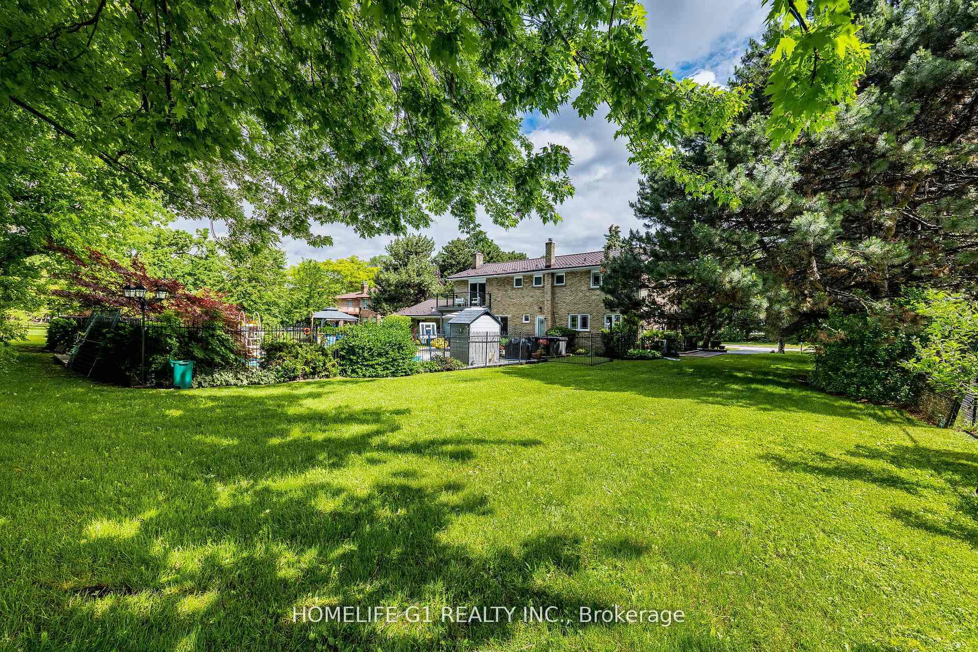 Photo 50 of 17 Crescent Hill S, Brampton, Central Park — HOMEH