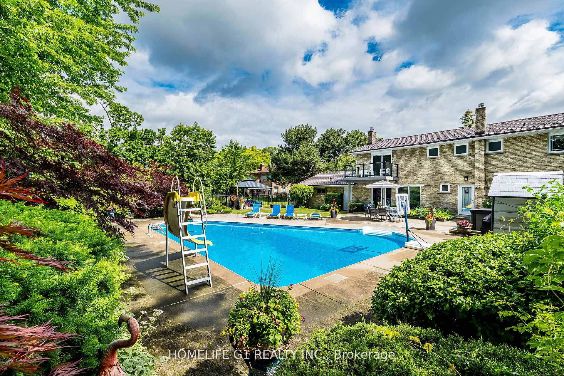 Photo 51 of 17 Crescent Hill S, Brampton, Central Park — HOMEH