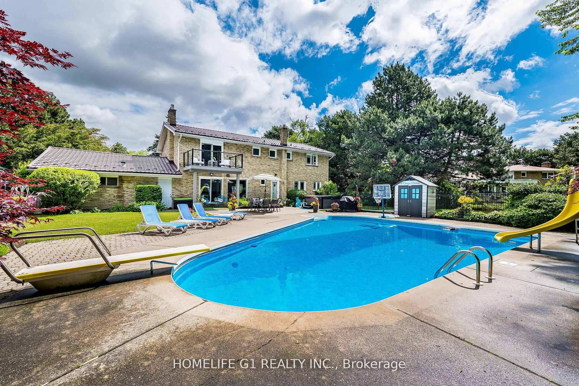 Photo 54 of 17 Crescent Hill S, Brampton, Central Park — HOMEH