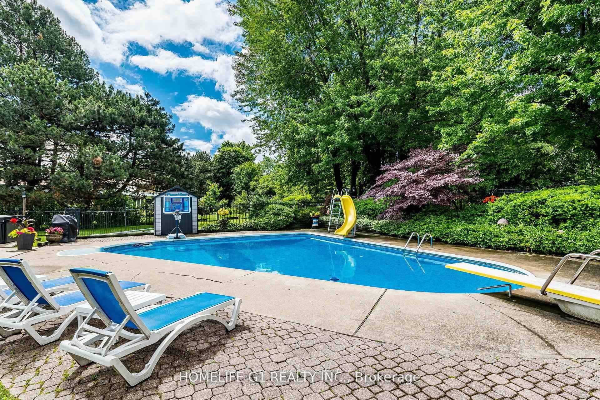 Photo 56 of 17 Crescent Hill S, Brampton, Central Park — HOMEH