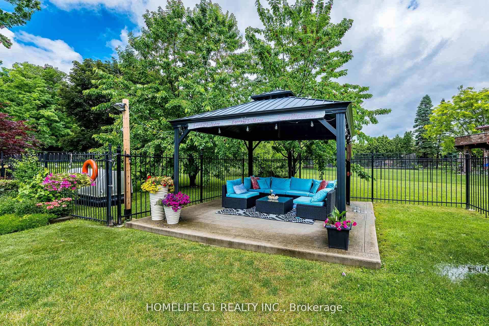 Photo 58 of 17 Crescent Hill S, Brampton, Central Park — HOMEH
