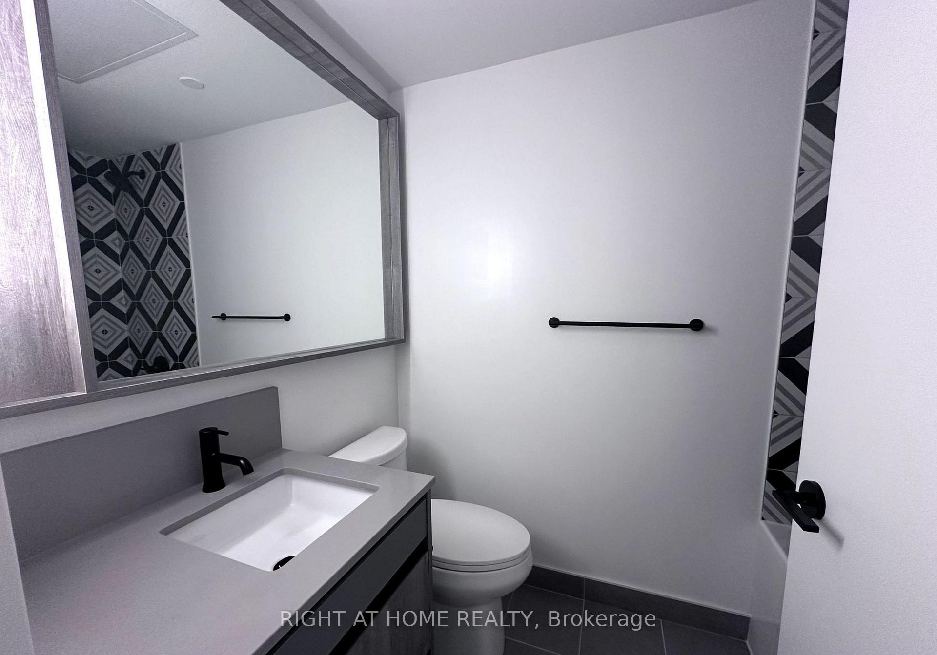 Photo 7 of Unit 301, 5 Lakeview Avenue, Toronto, Trinity-Bellwoods — HOMEH