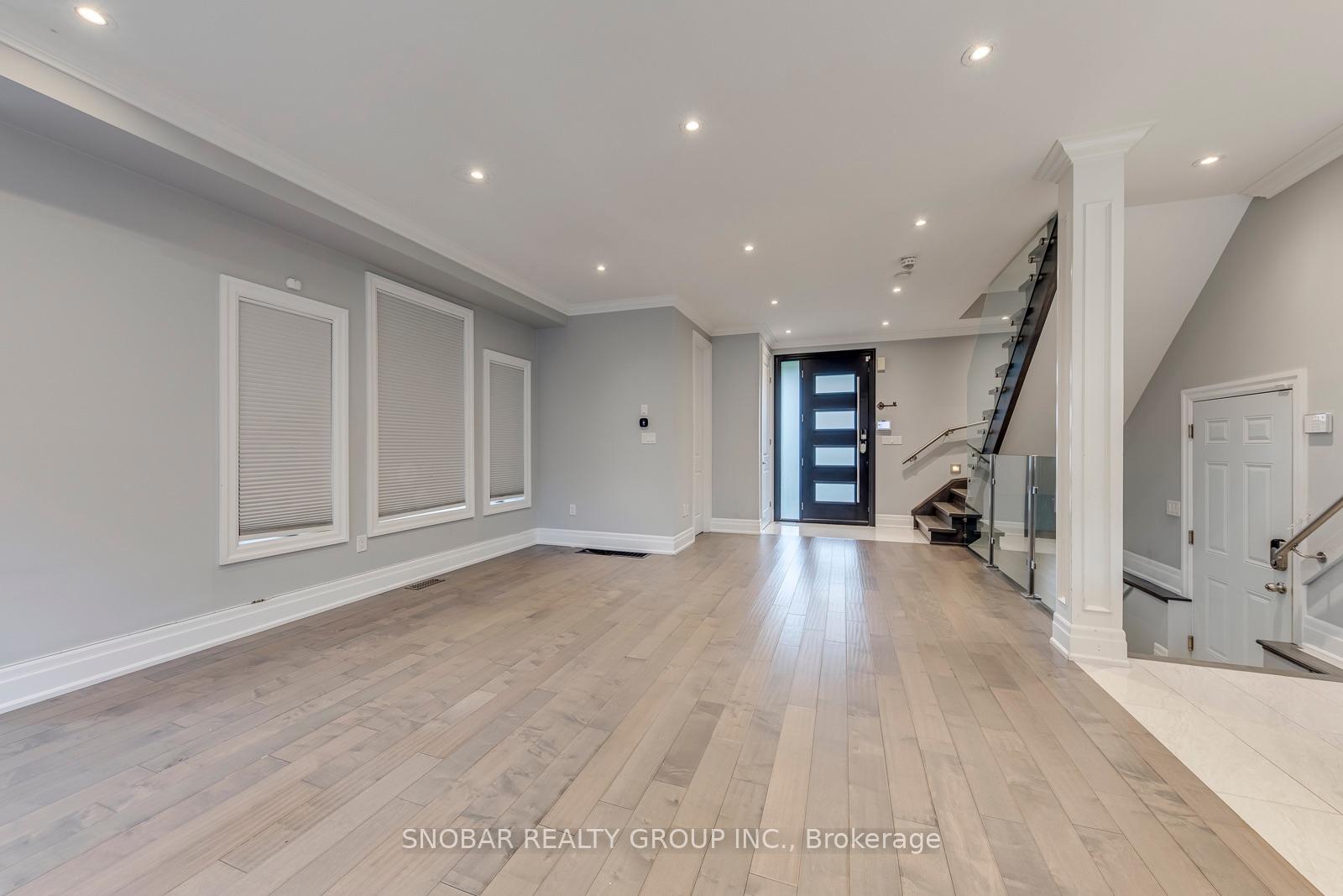 Photo 13 of 1 Aura Lea Boulevard, North York, Humberlea-Pelmo Park — HOMEH