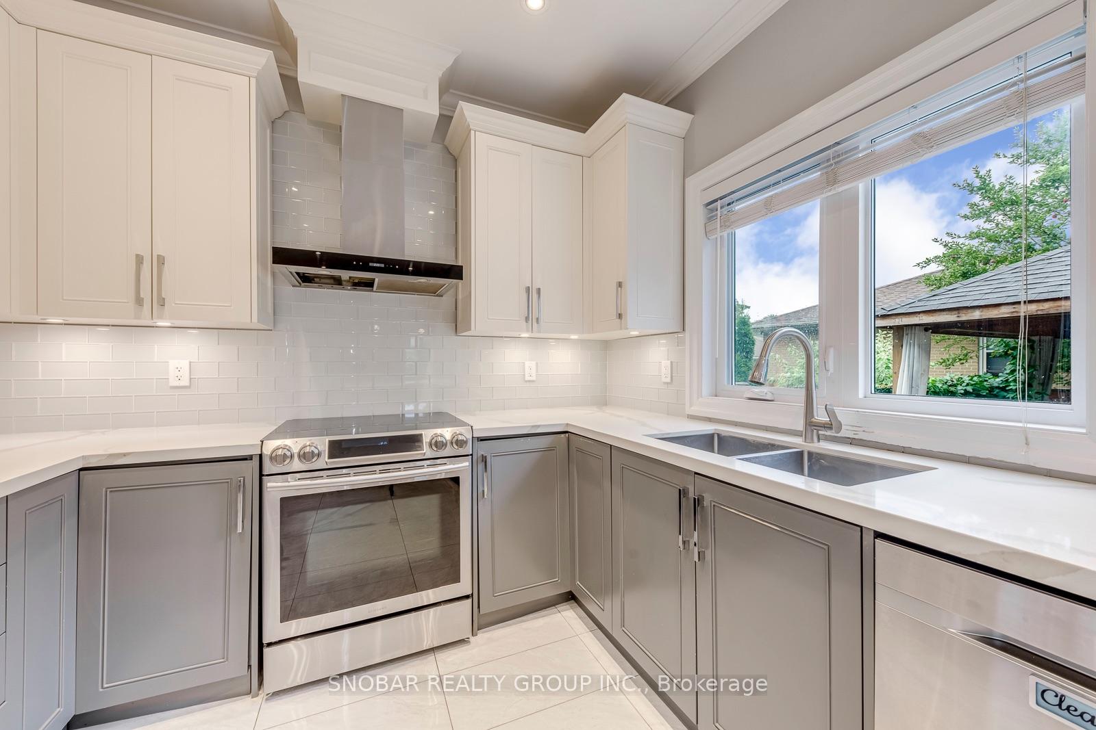Photo 19 of 1 Aura Lea Boulevard, North York, Humberlea-Pelmo Park — HOMEH