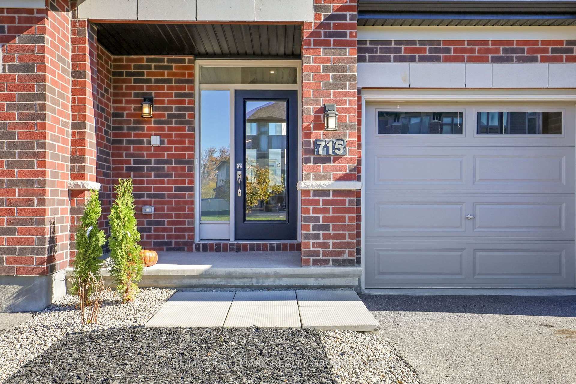 Photo 2 of 715 Capricorn Circle, Ottawa, Riverside South/Gloucester Glen — HOMEH