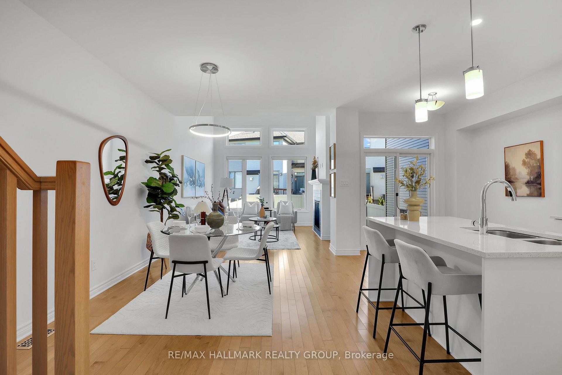 Photo 3 of 715 Capricorn Circle, Ottawa, Riverside South/Gloucester Glen — HOMEH
