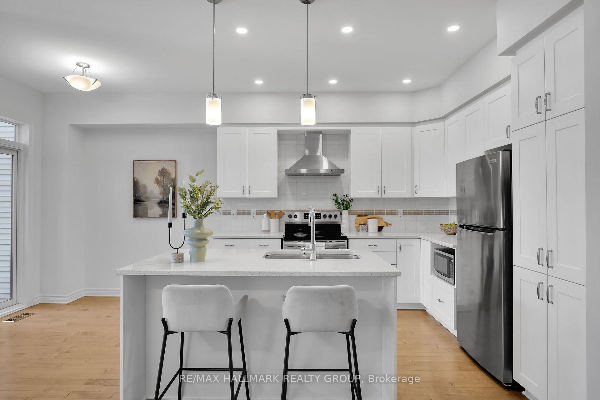 Photo 4 of 715 Capricorn Circle, Ottawa, Riverside South/Gloucester Glen — HOMEH