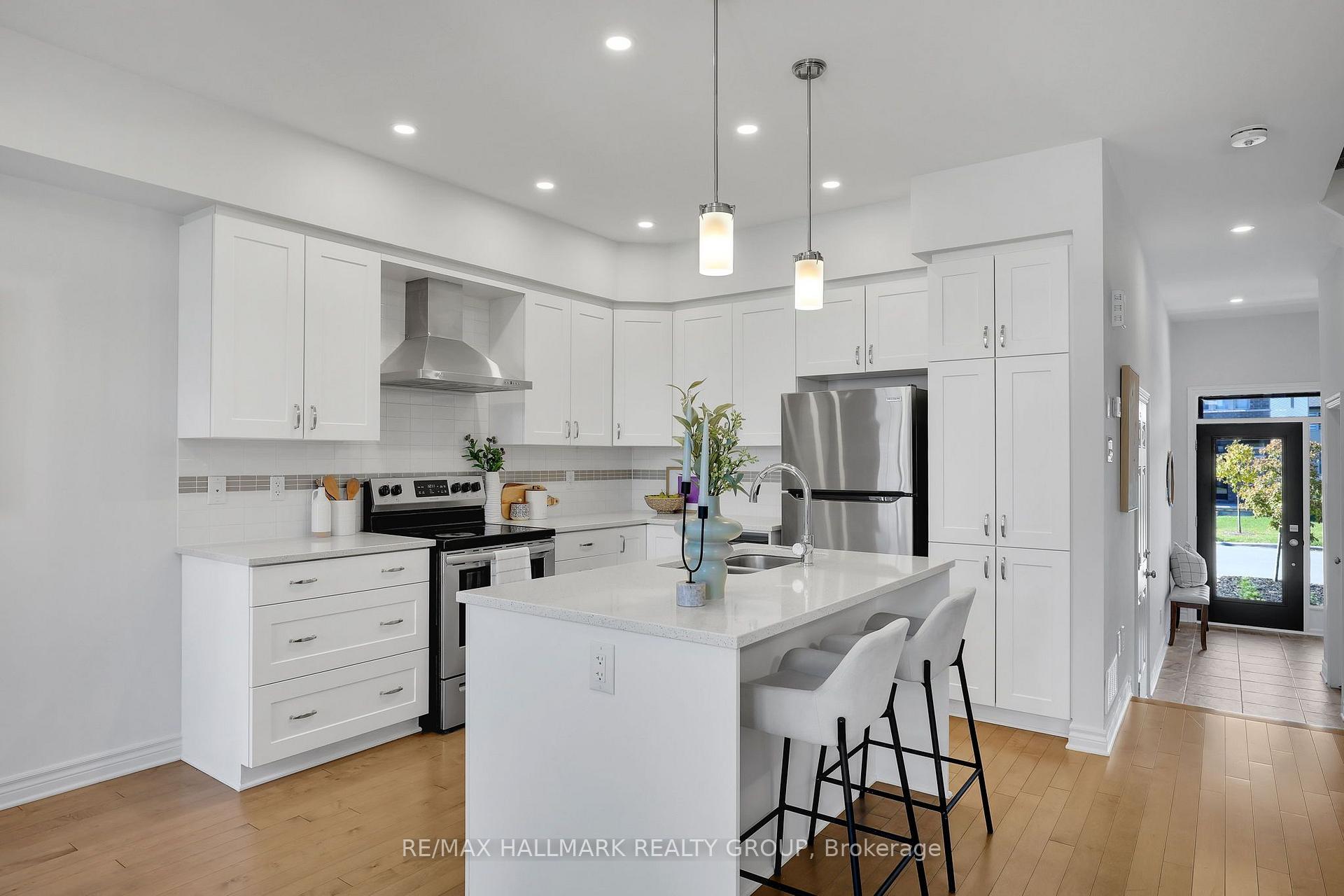 Photo 5 of 715 Capricorn Circle, Ottawa, Riverside South/Gloucester Glen — HOMEH