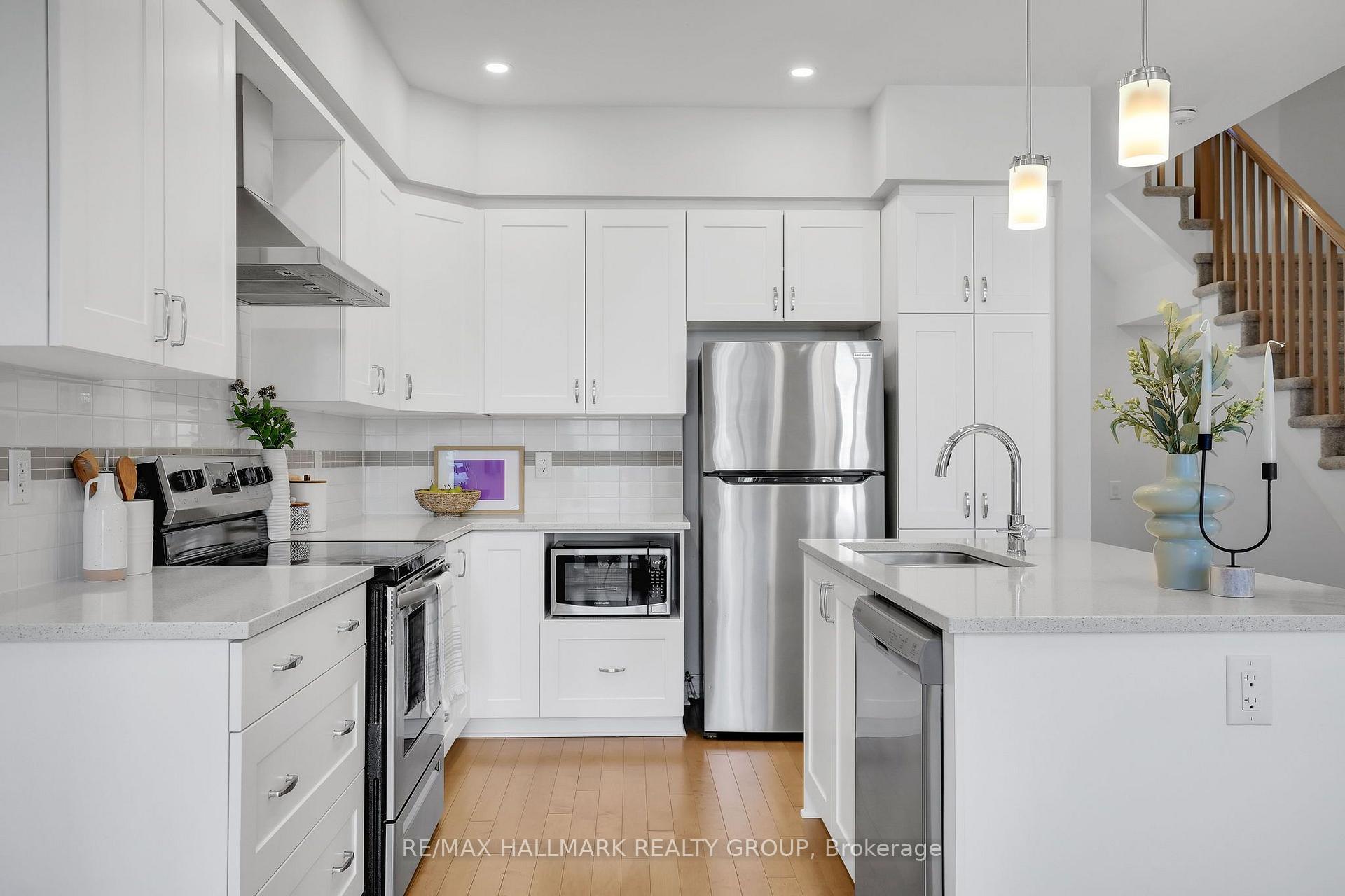 Photo 6 of 715 Capricorn Circle, Ottawa, Riverside South/Gloucester Glen — HOMEH