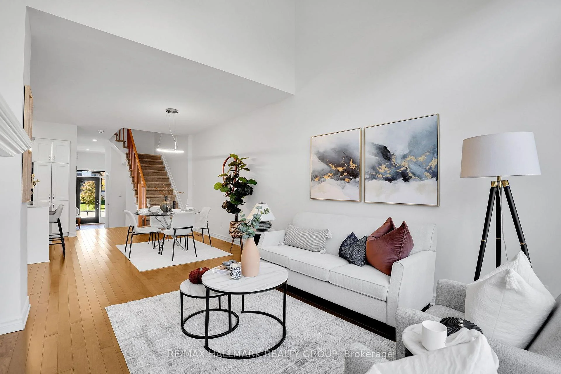 Photo 13 of 715 Capricorn Circle, Ottawa, Riverside South/Gloucester Glen — HOMEH