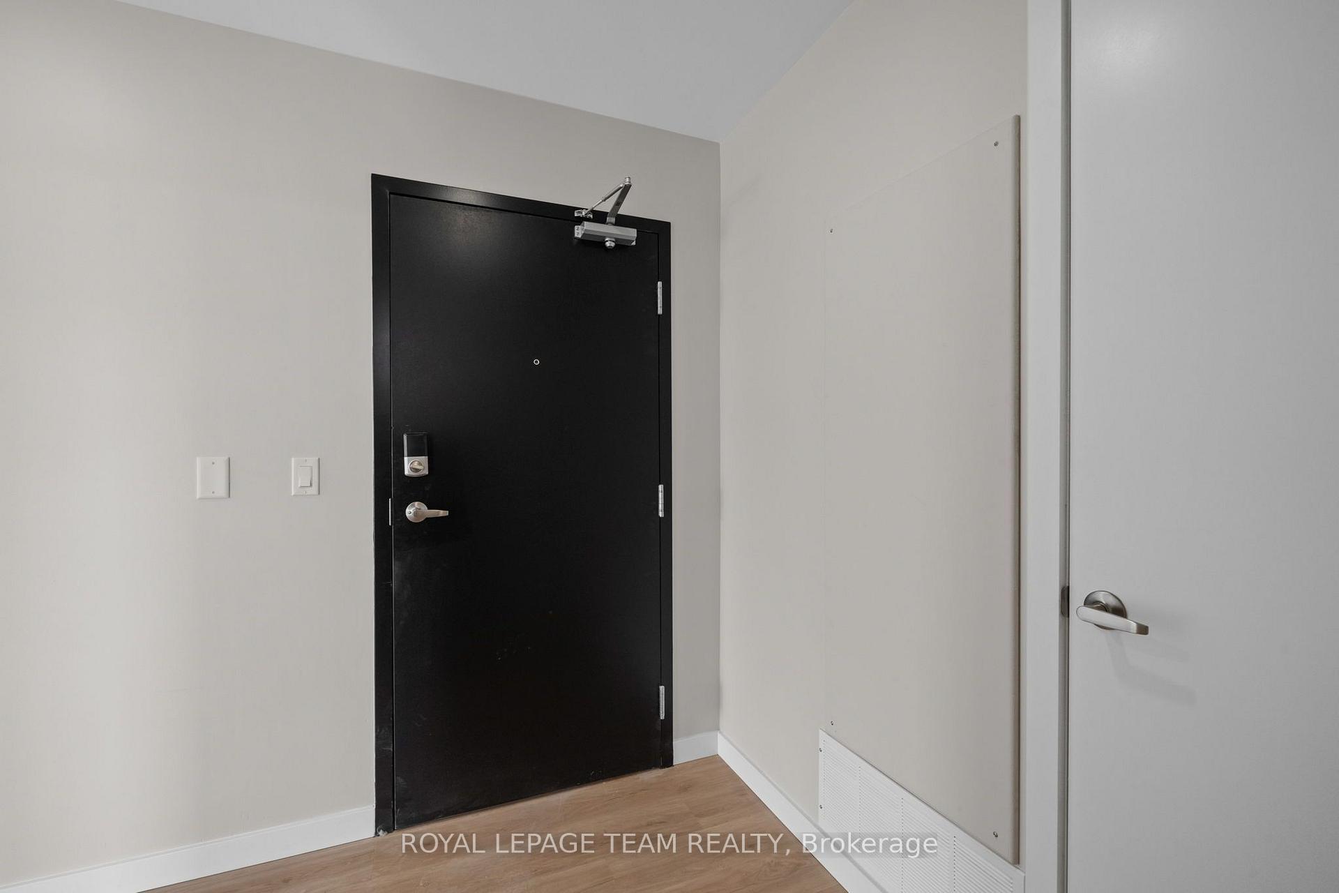 Photo 2 of Unit 202, 370 Athlone Avenue, Ottawa, Westboro South — HOMEH