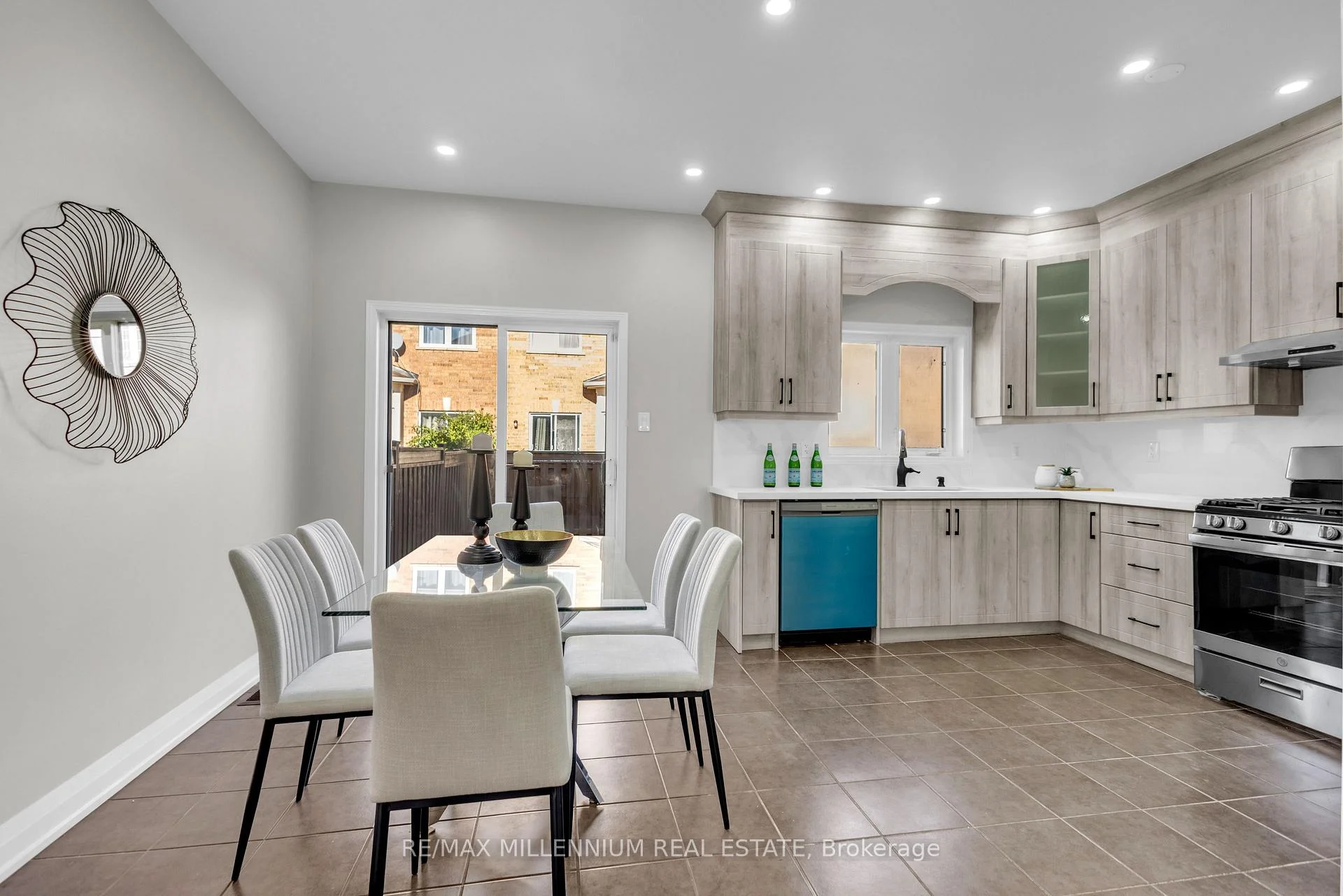 Photo 11 of 5 Kilrea Way, Brampton, Credit Valley — HOMEH