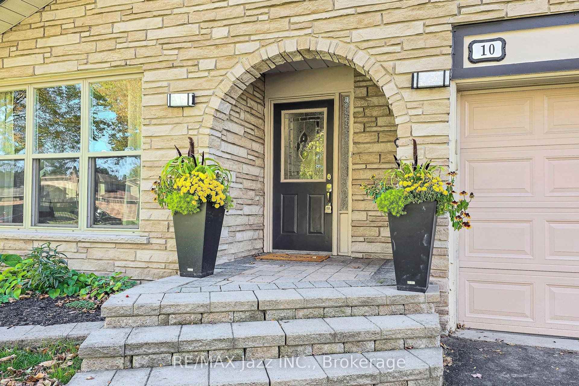 Photo 3 of 10 Trinity Crescent, Whitby, Pringle Creek — HOMEH