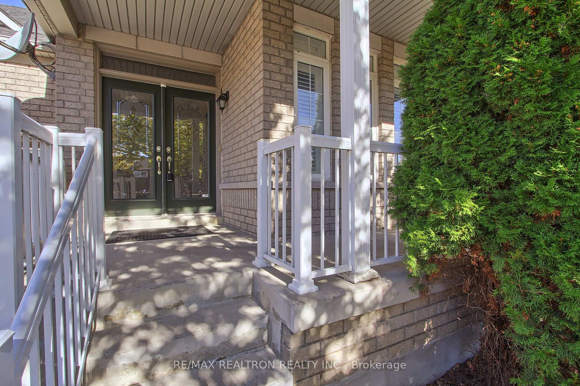 Photo 2 of 12 Victoria Wood Avenue, Markham, Greensborough — HOMEH