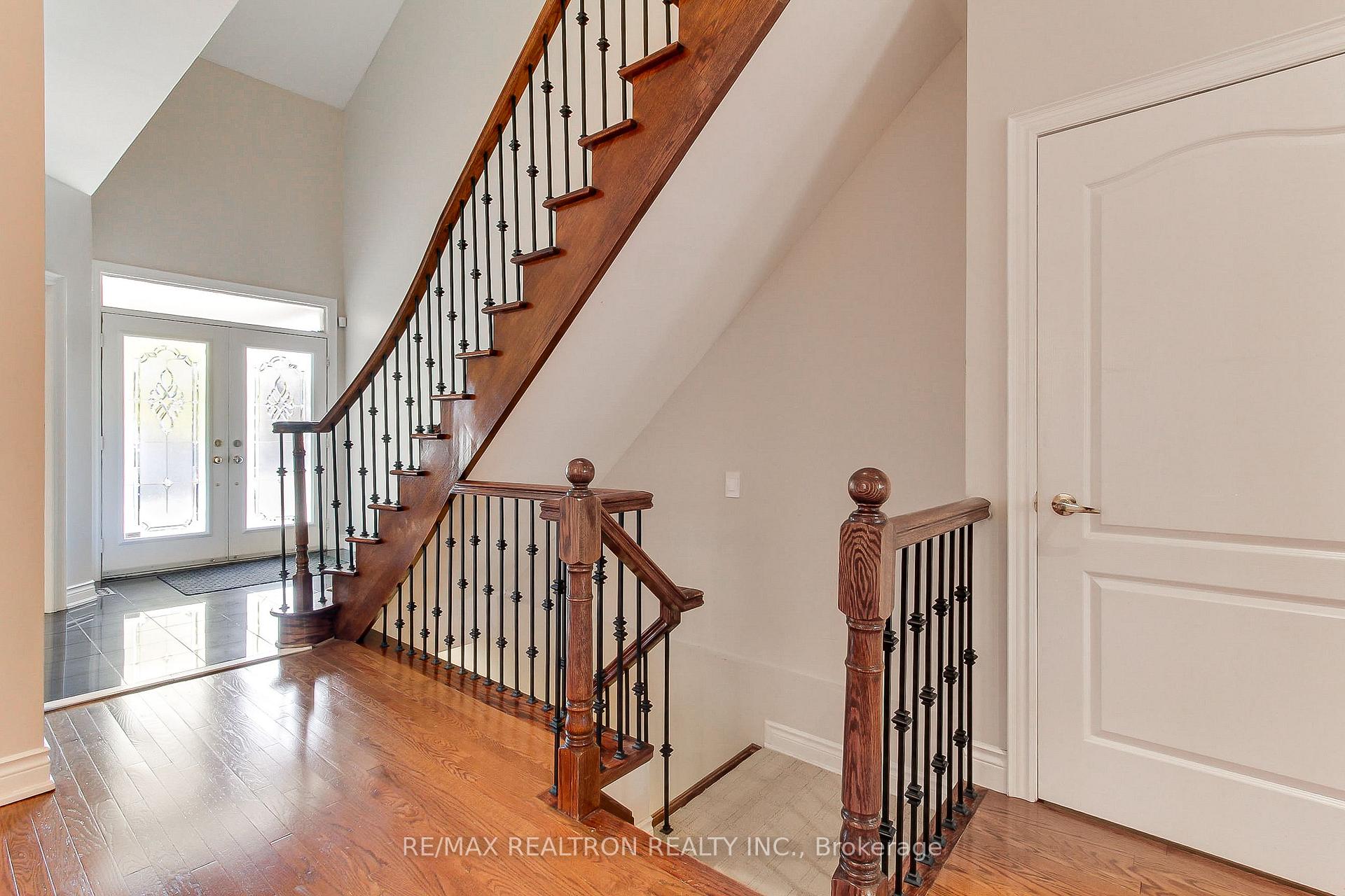 Photo 3 of 12 Victoria Wood Avenue, Markham, Greensborough — HOMEH