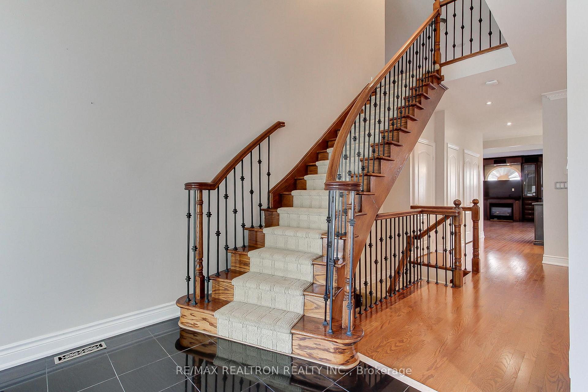 Photo 4 of 12 Victoria Wood Avenue, Markham, Greensborough — HOMEH