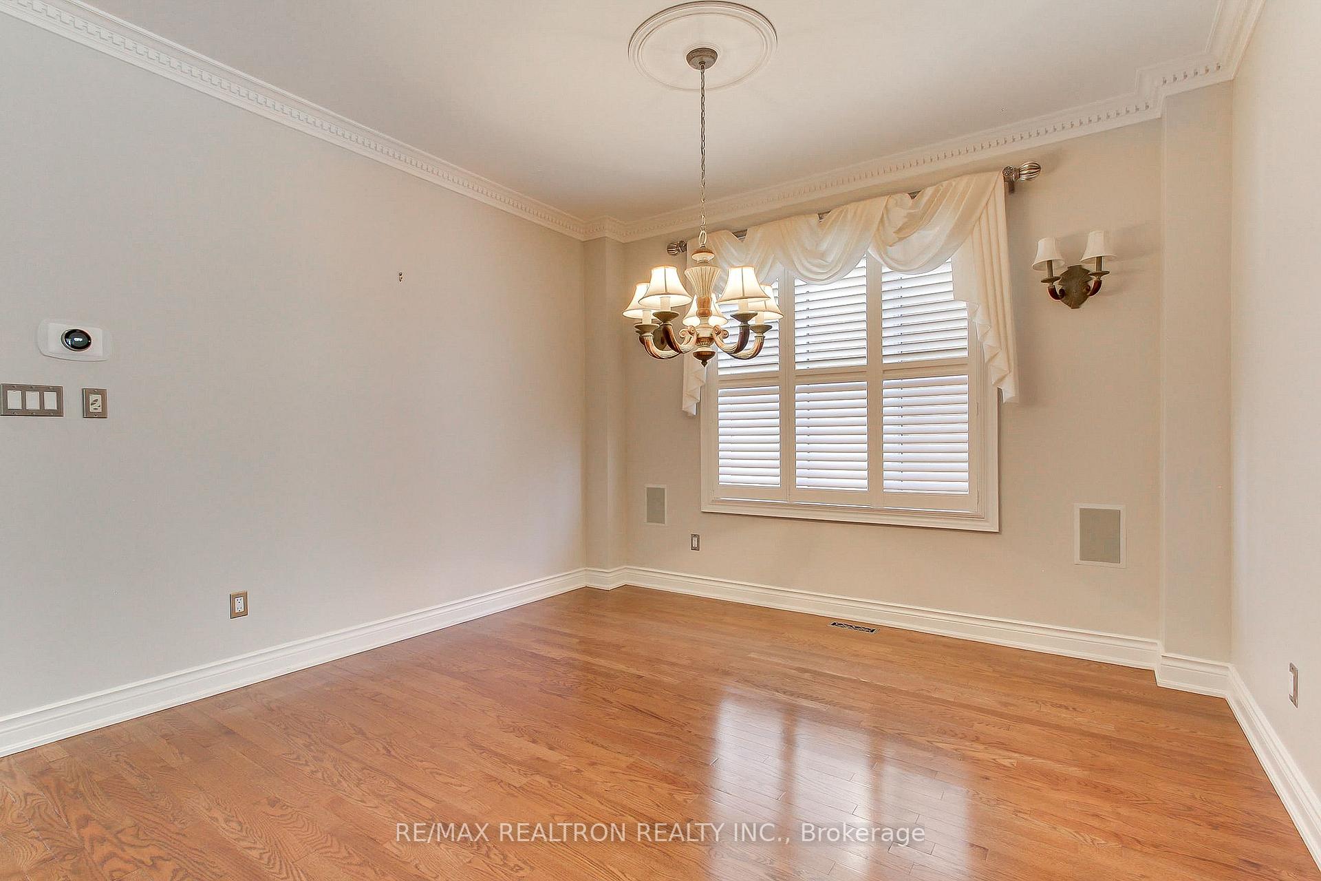 Photo 5 of 12 Victoria Wood Avenue, Markham, Greensborough — HOMEH