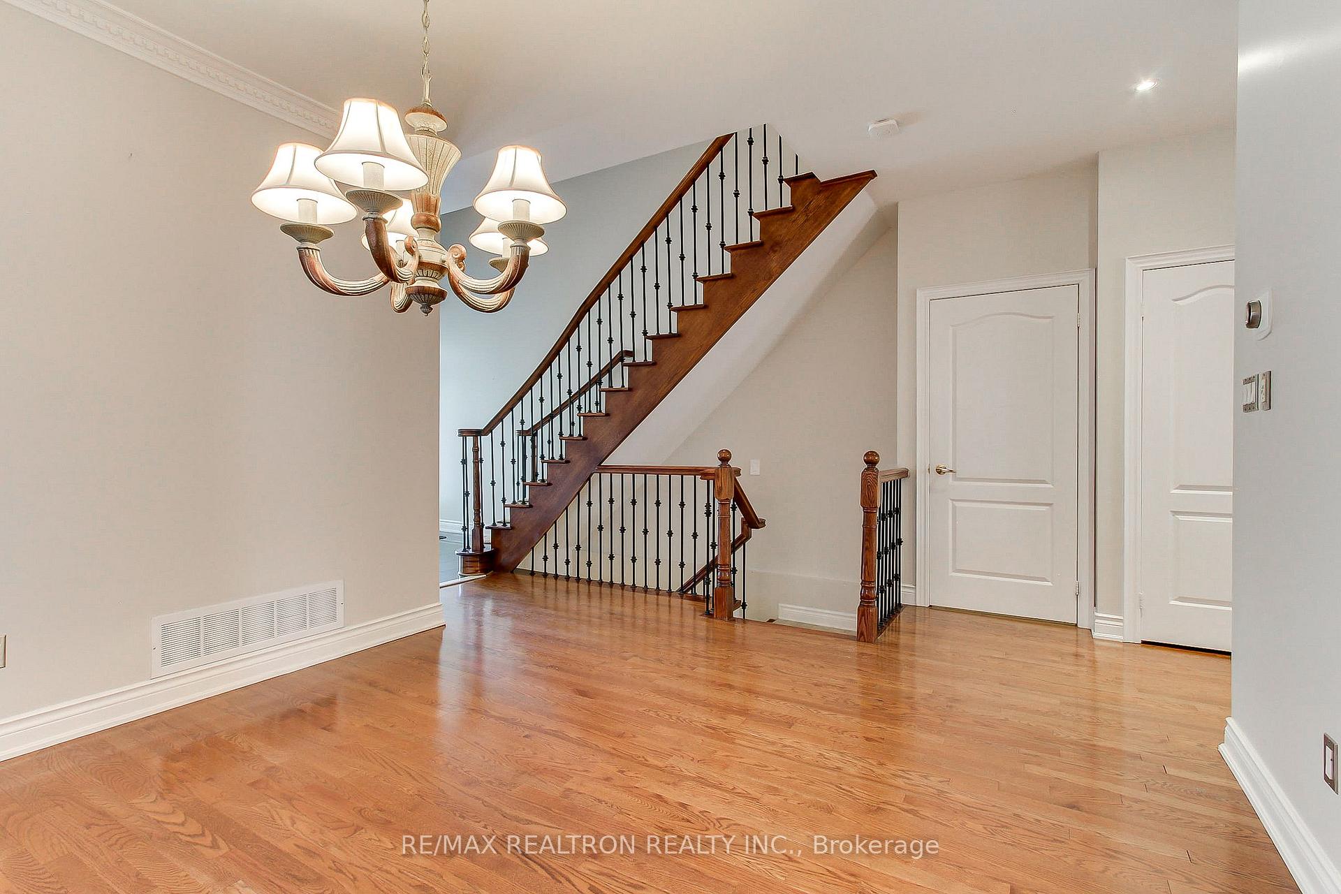 Photo 6 of 12 Victoria Wood Avenue, Markham, Greensborough — HOMEH