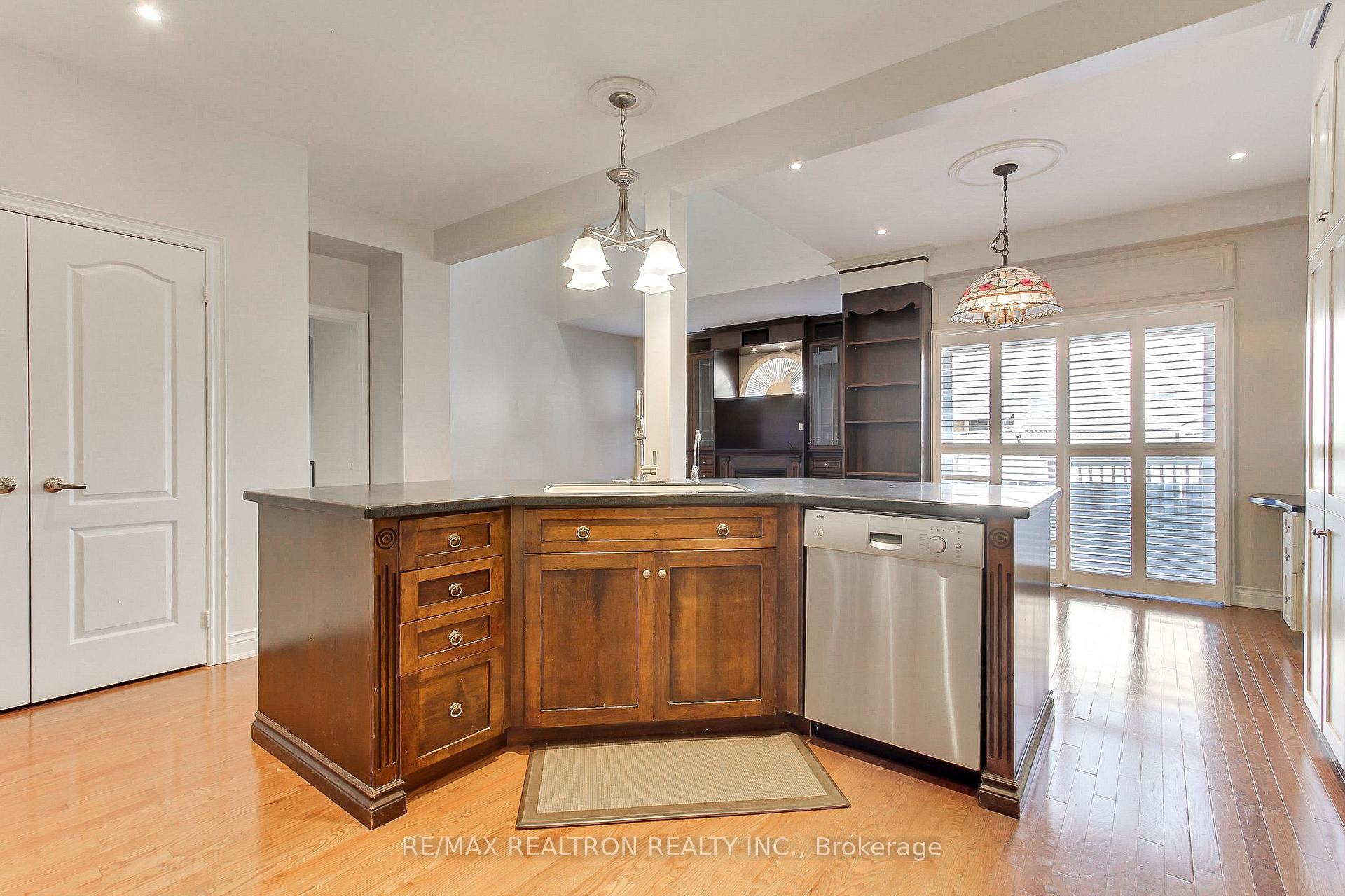 Photo 10 of 12 Victoria Wood Avenue, Markham, Greensborough — HOMEH