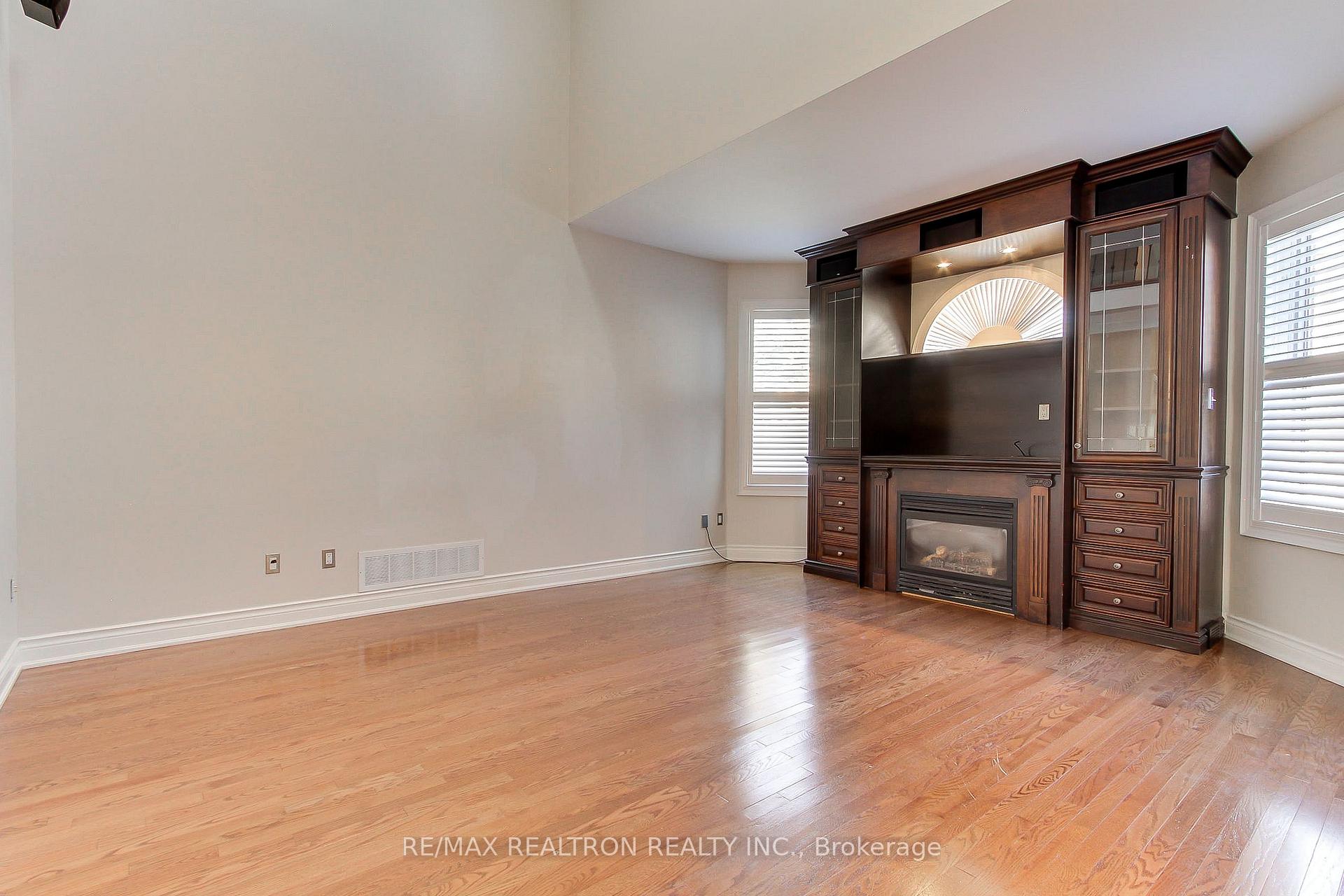 Photo 15 of 12 Victoria Wood Avenue, Markham, Greensborough — HOMEH