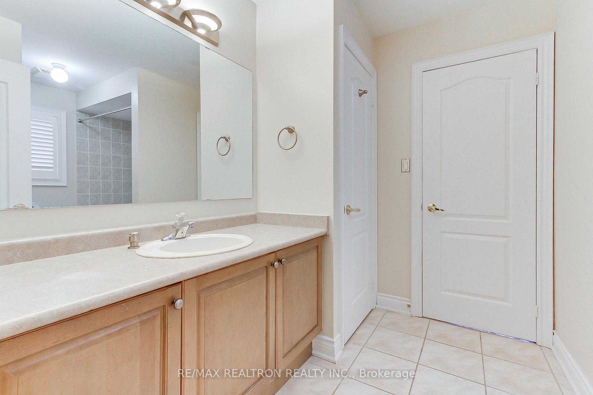 Photo 32 of 12 Victoria Wood Avenue, Markham, Greensborough — HOMEH