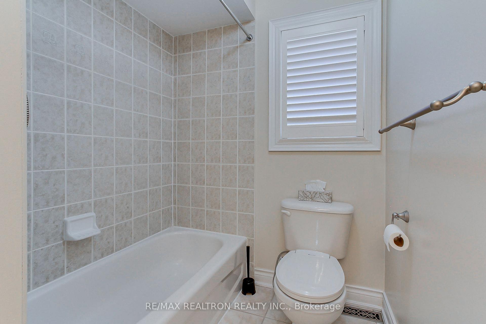Photo 33 of 12 Victoria Wood Avenue, Markham, Greensborough — HOMEH