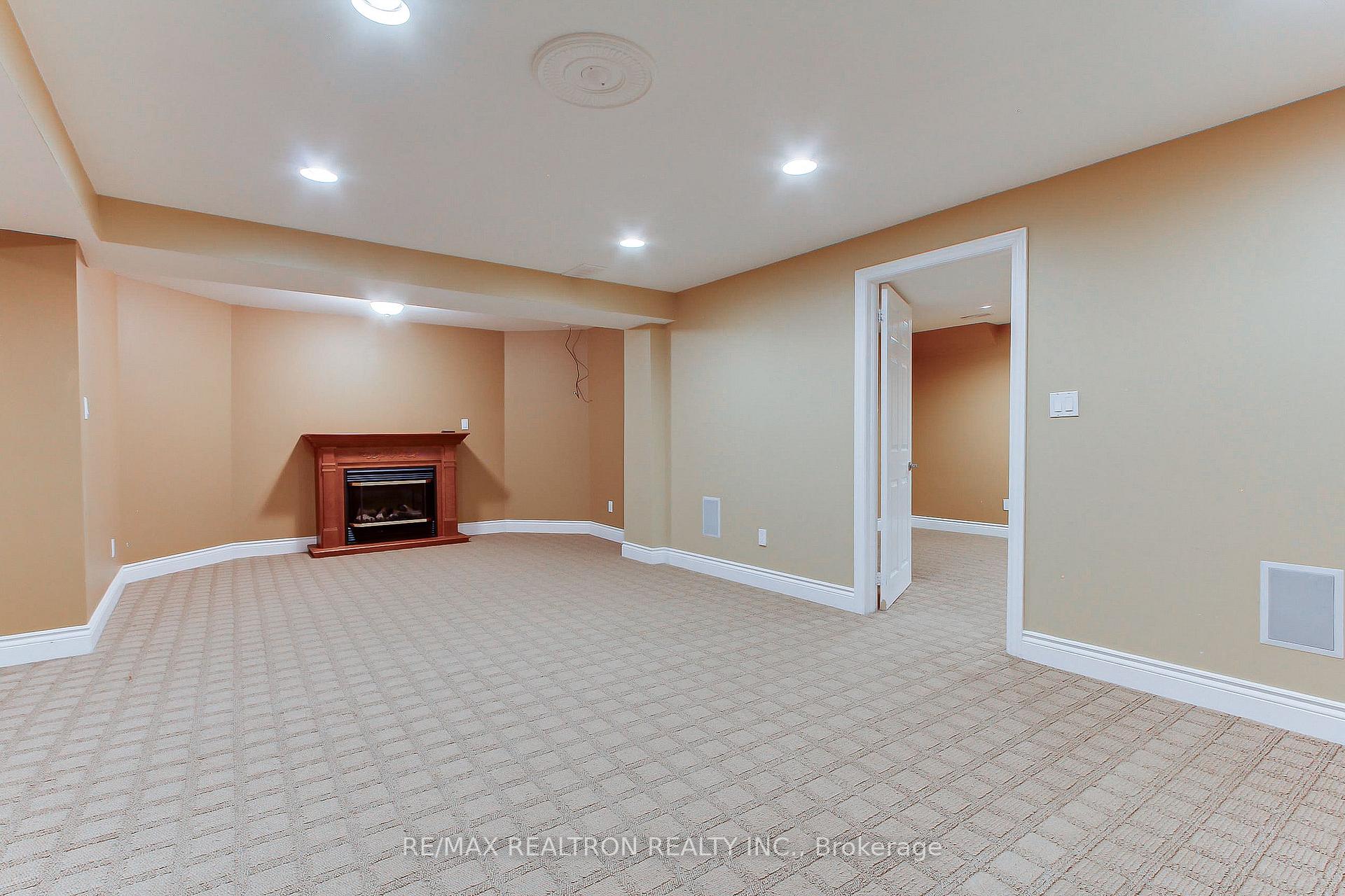 Photo 35 of 12 Victoria Wood Avenue, Markham, Greensborough — HOMEH