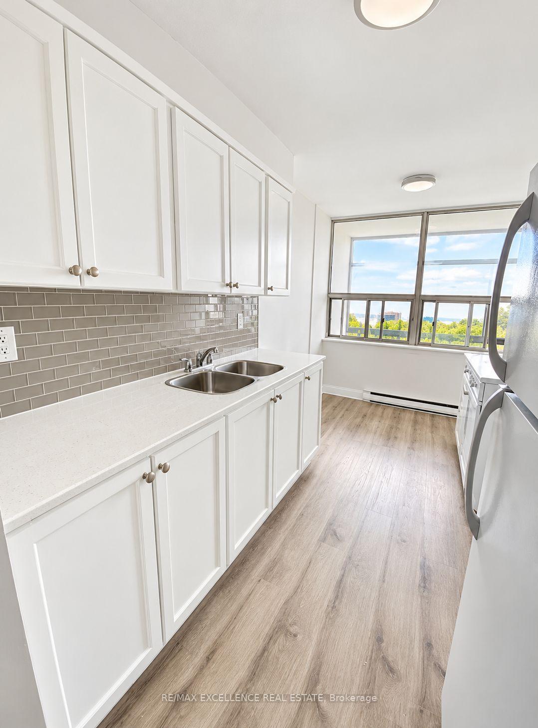 Photo 4 of Unit 505, 25 Kensington Road, Brampton, Queen Street Corridor — HOMEH