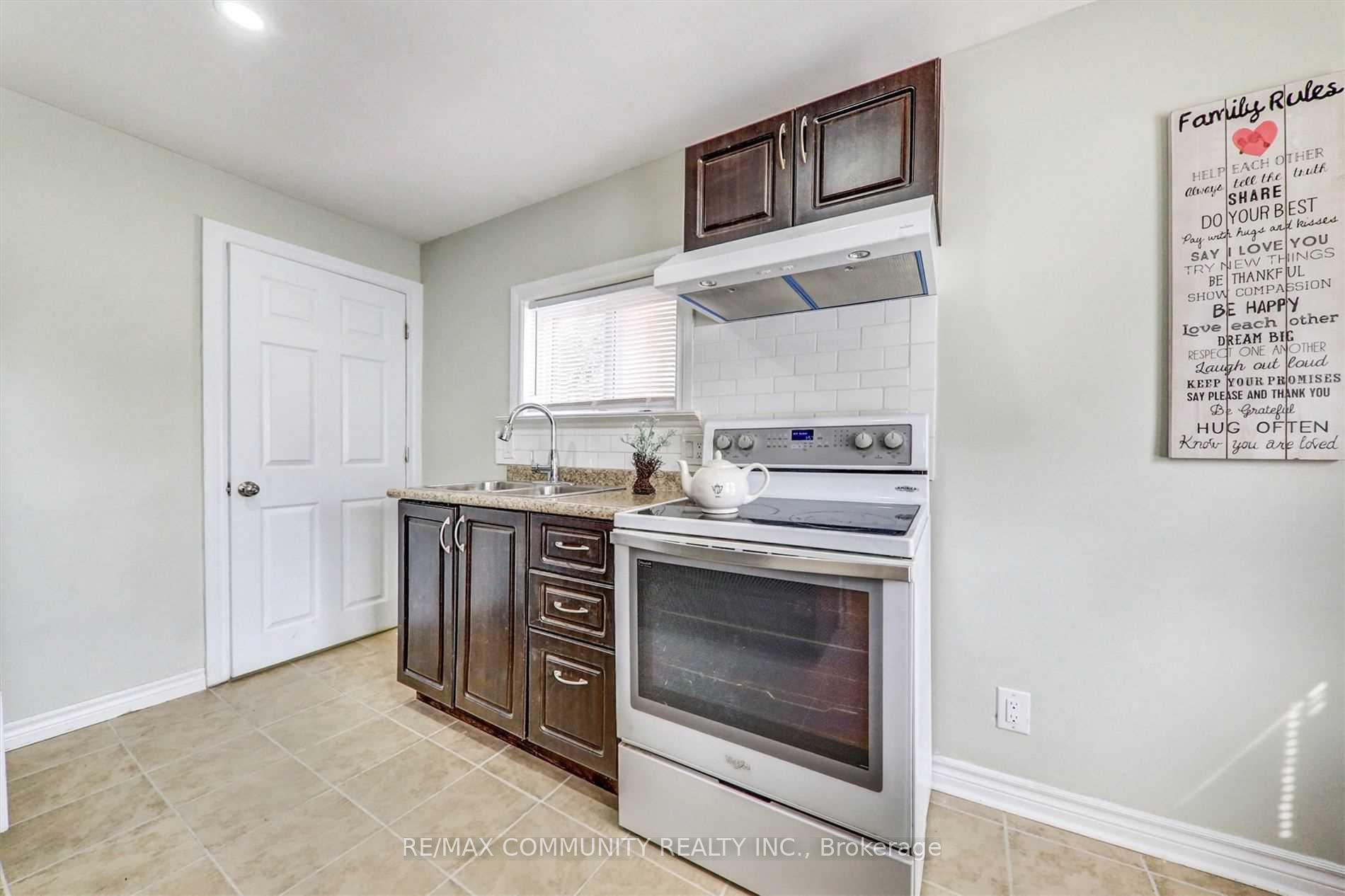 Photo 10 of 70 Colborne Street W, Oshawa, O'Neill — HOMEH