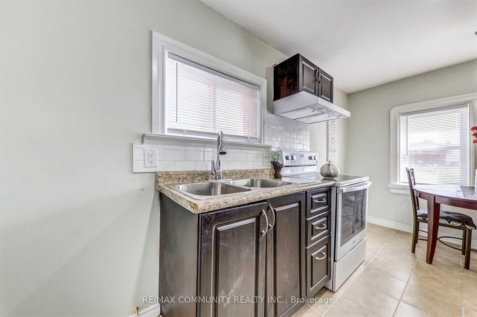 Photo 12 of 70 Colborne Street W, Oshawa, O'Neill — HOMEH