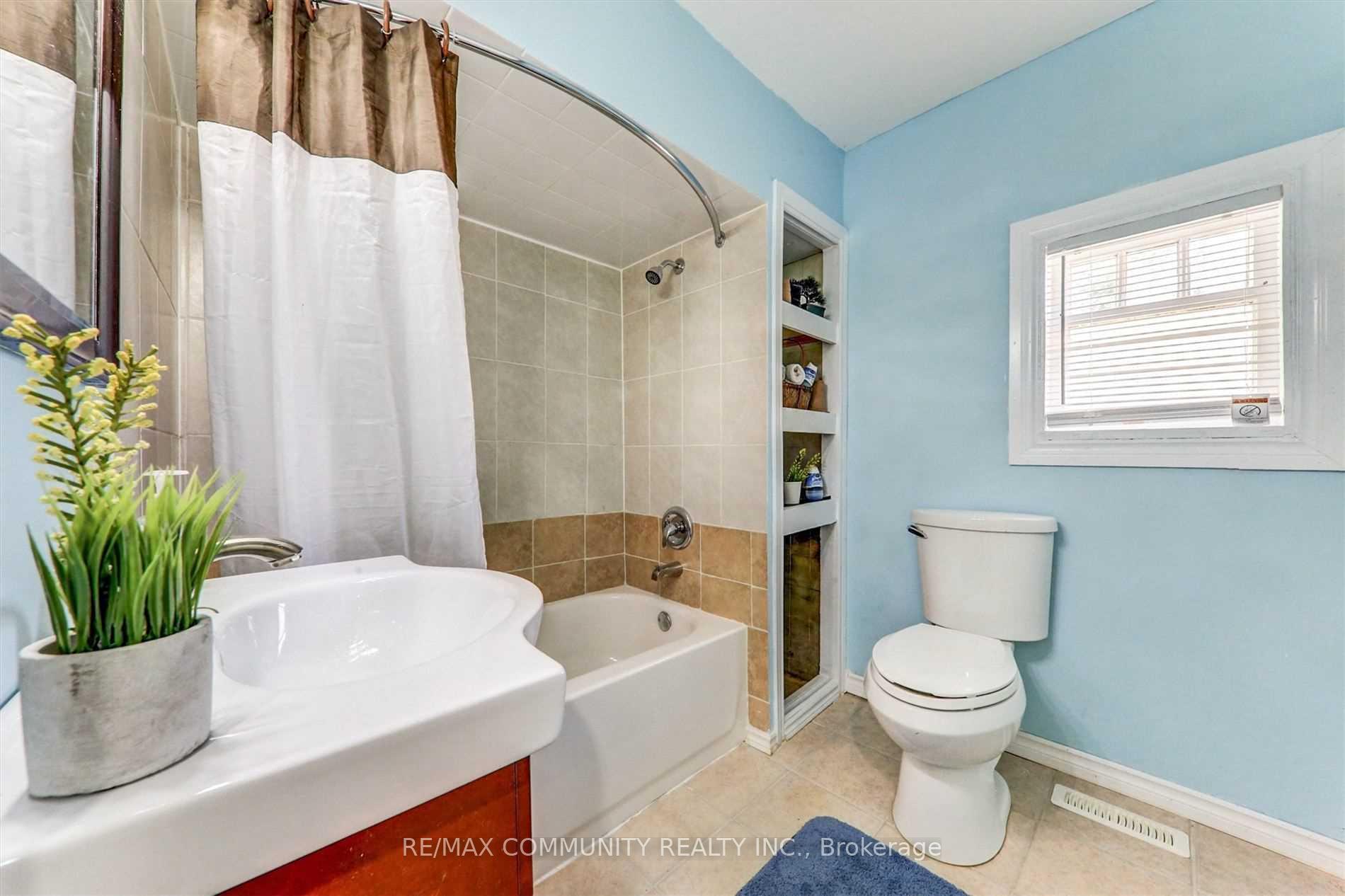 Photo 17 of 70 Colborne Street W, Oshawa, O'Neill — HOMEH