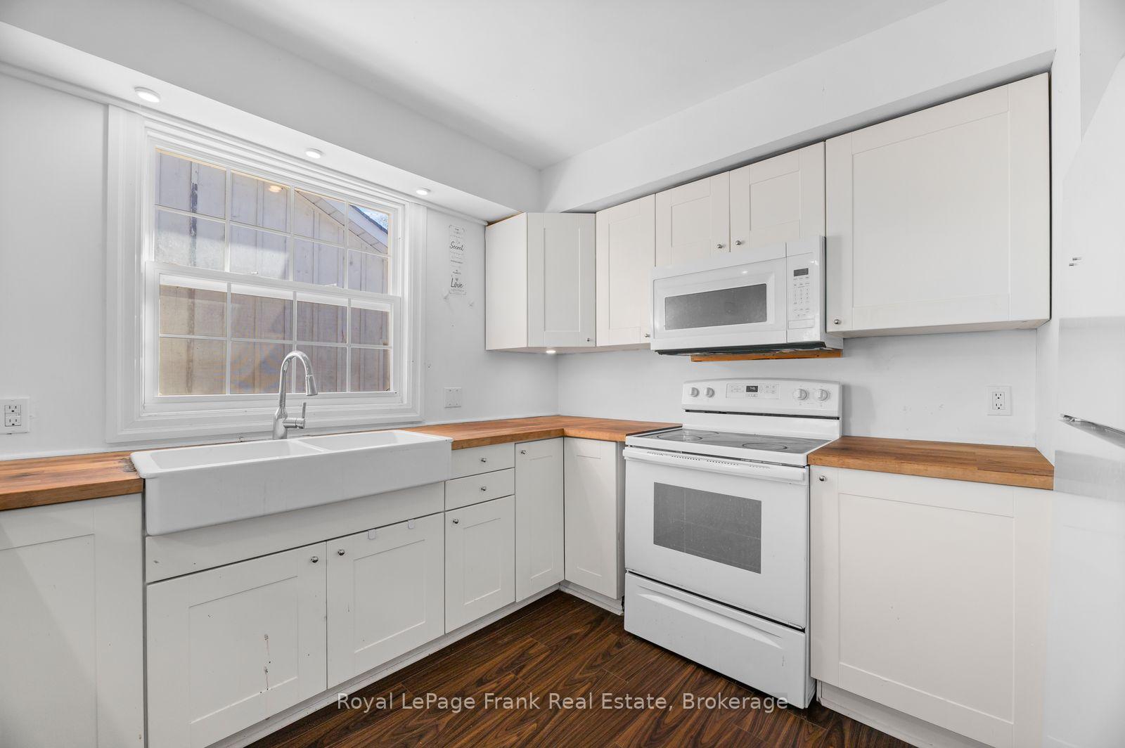 Photo 3 of 470 McDonald Street, Scugog, Port Perry — HOMEH