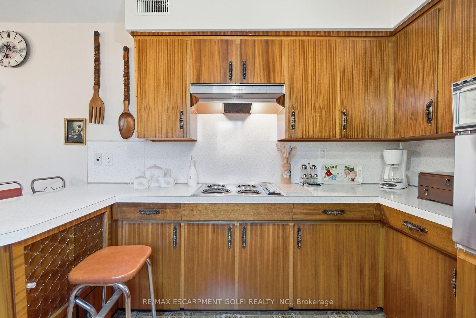 Photo 8 of 14 Geneva Drive, Hamilton, Buchanan — HOMEH