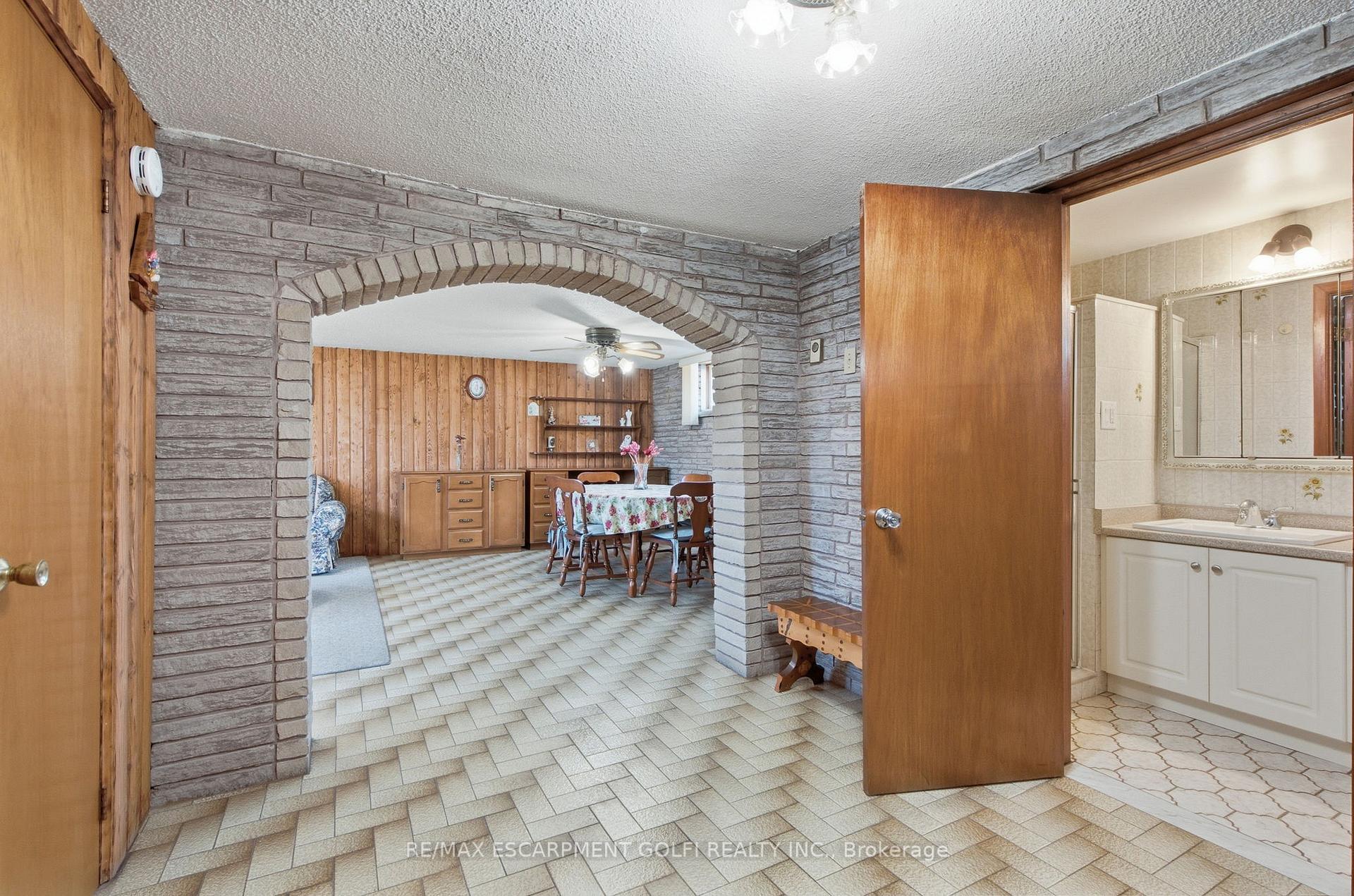 Photo 16 of 14 Geneva Drive, Hamilton, Buchanan — HOMEH