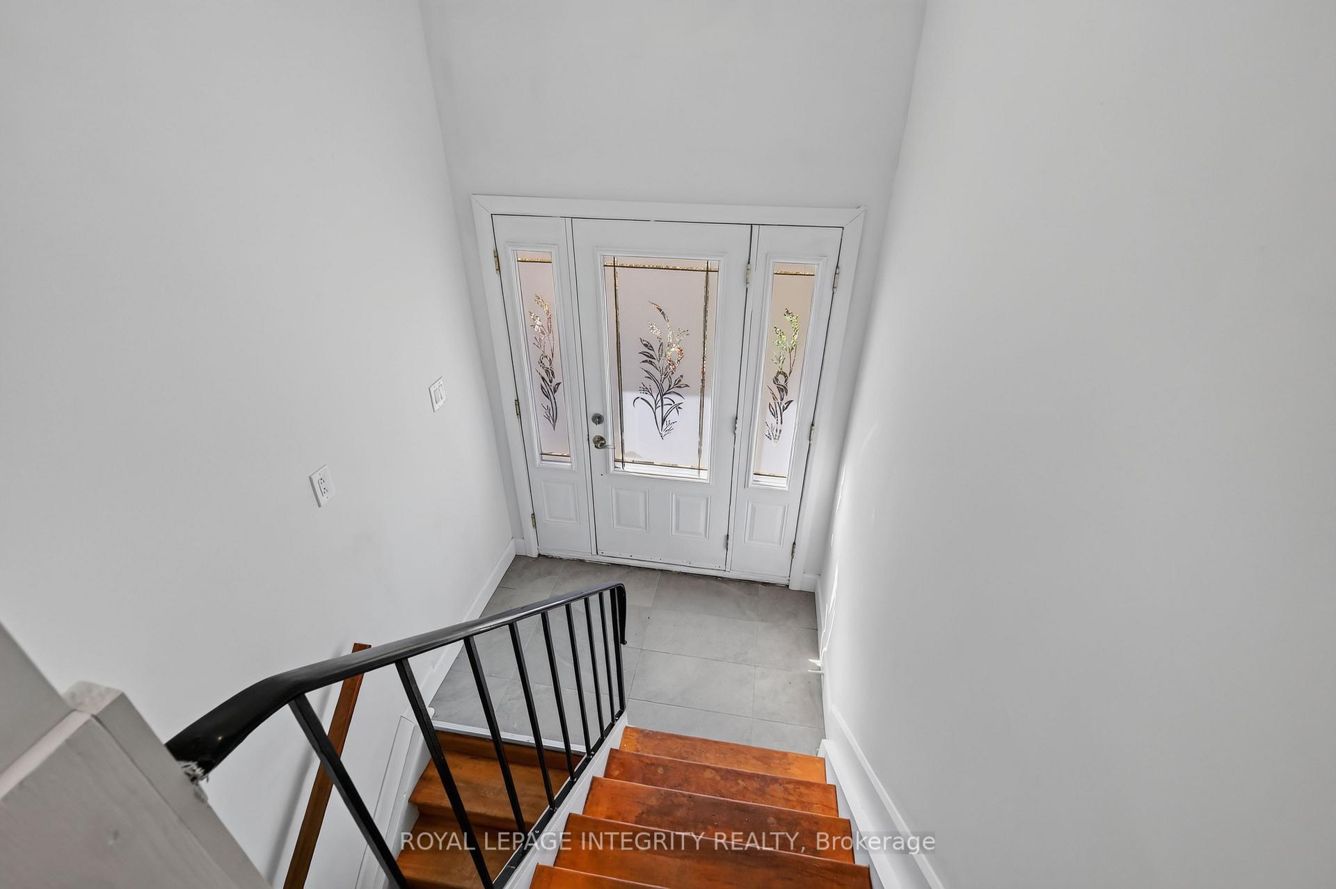 Photo 4 of 1065 Cadboro Road, Ottawa, Carson Grove — HOMEH