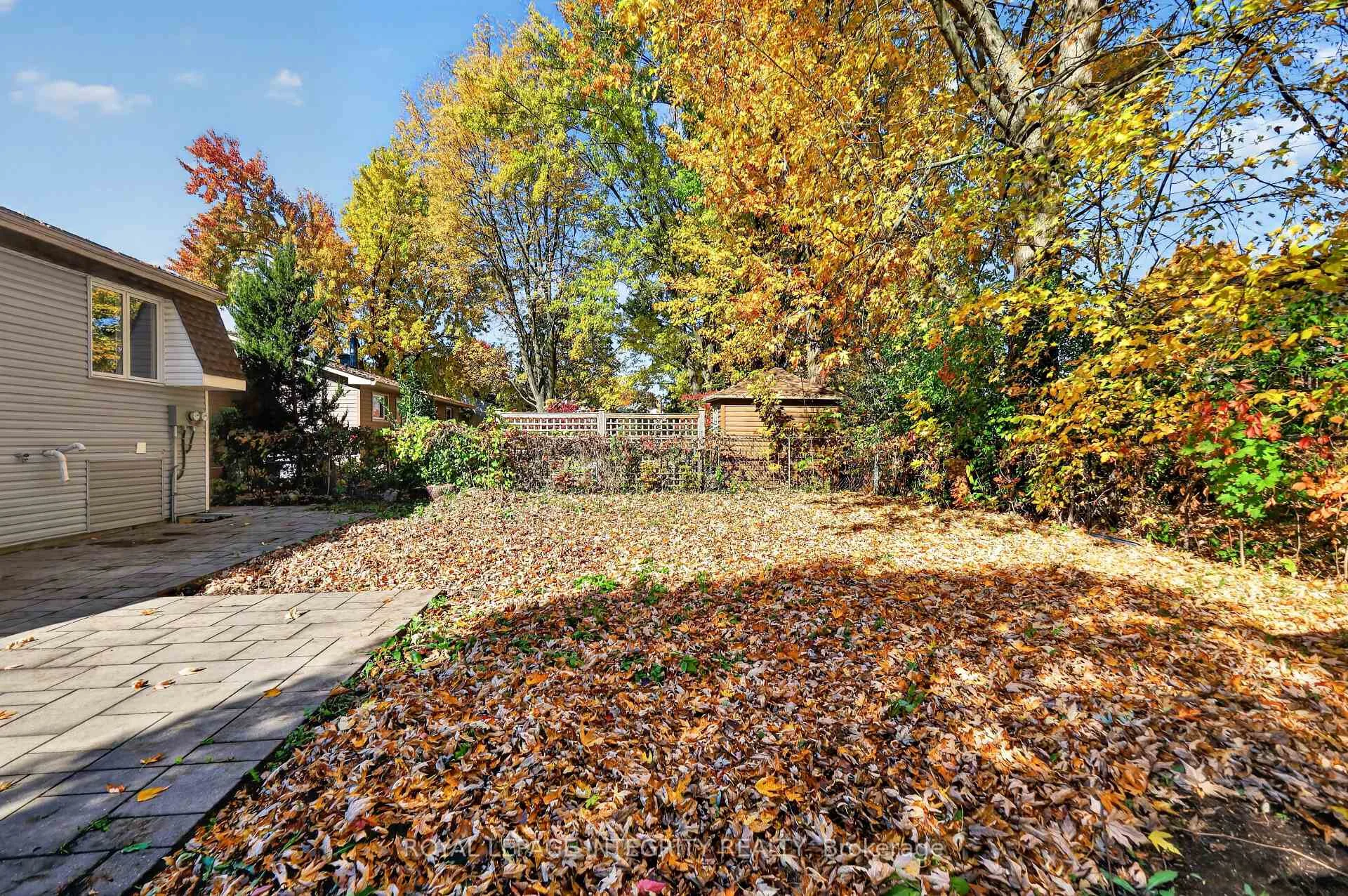 Photo 33 of 1065 Cadboro Road, Ottawa, Carson Grove — HOMEH