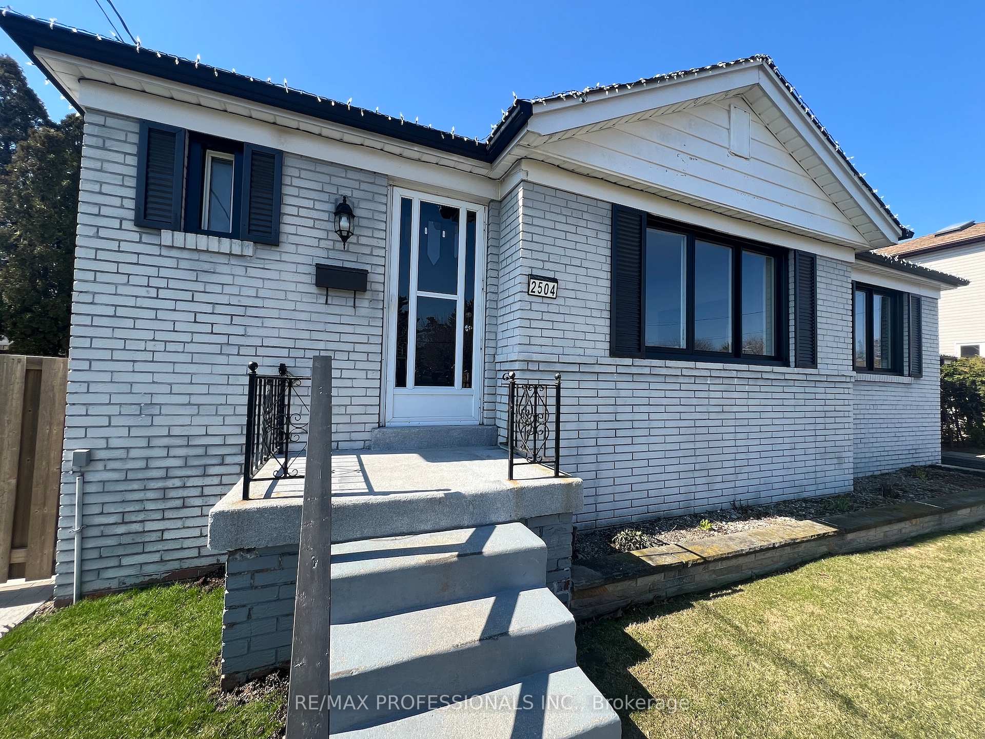 Photo 3 of 2504 Donnavale Drive, Mississauga, Cooksville — HOMEH