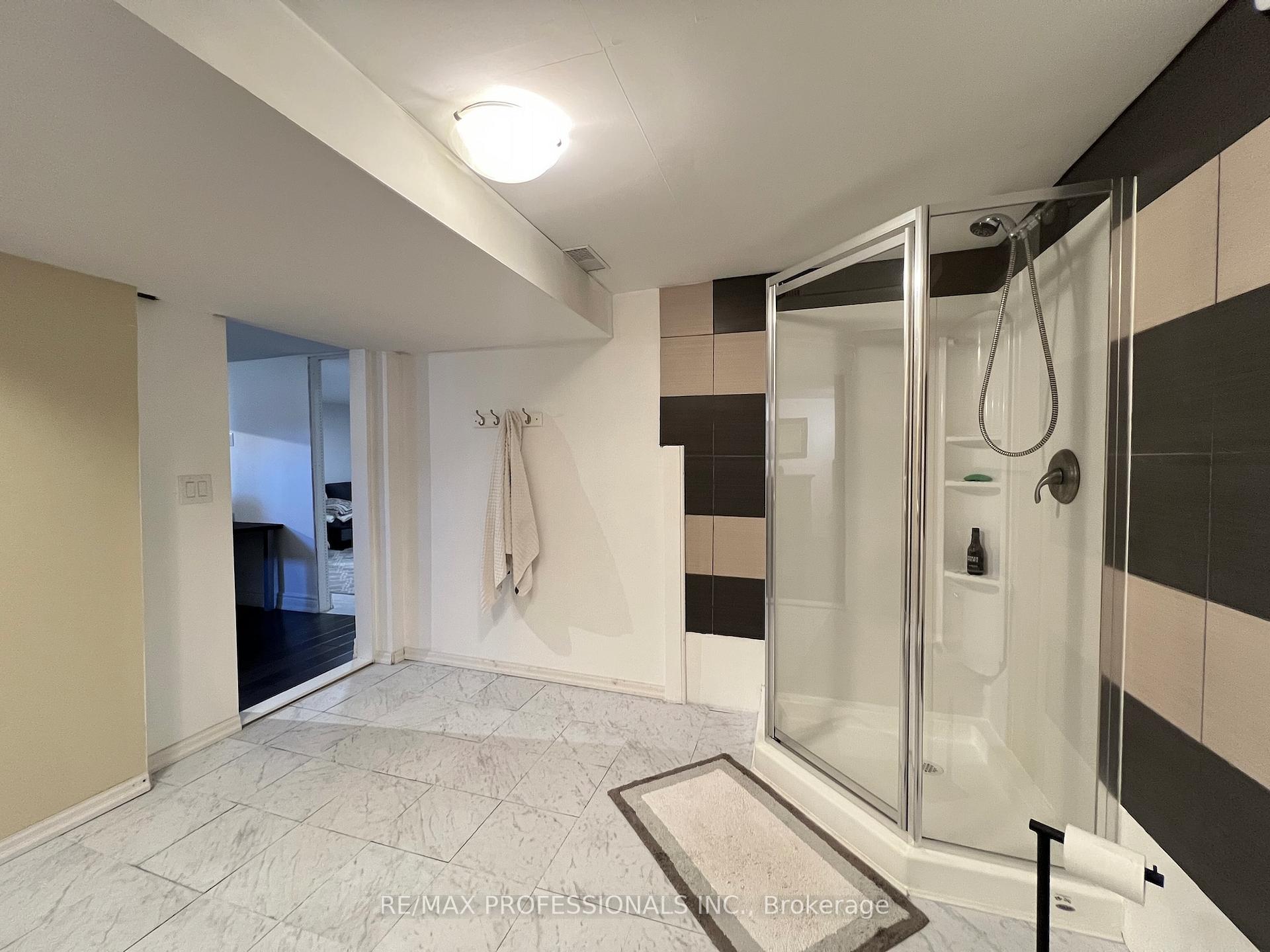 Photo 37 of 2504 Donnavale Drive, Mississauga, Cooksville — HOMEH