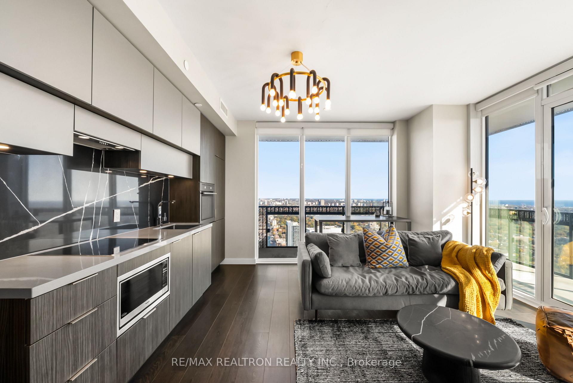 Photo 2 of Unit 4711, 8 Eglinton Avenue E, Toronto, Mount Pleasant West — HOMEH