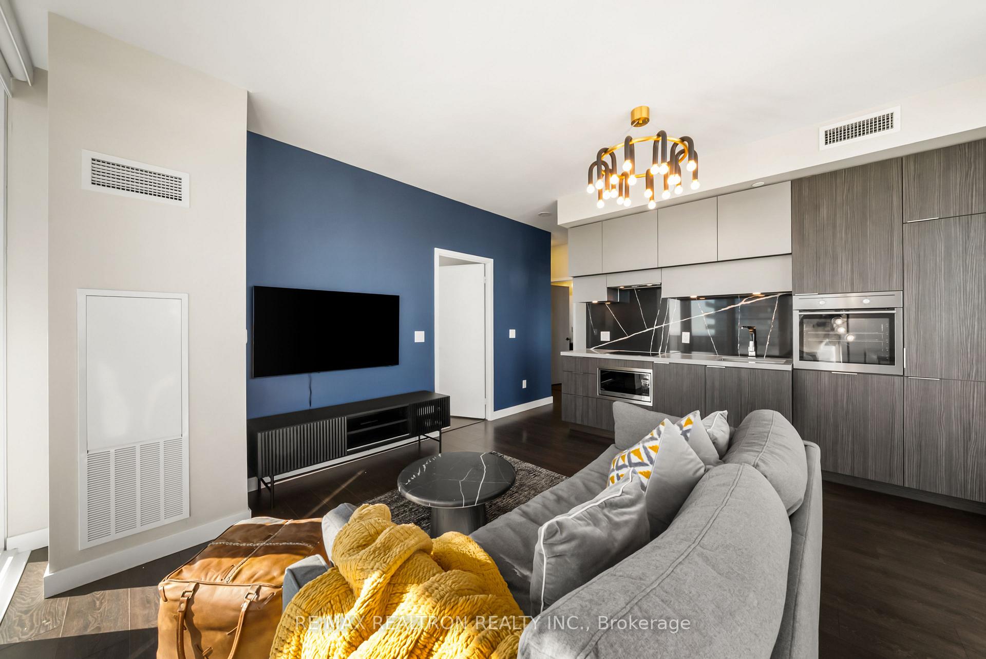 Photo 7 of Unit 4711, 8 Eglinton Avenue E, Toronto, Mount Pleasant West — HOMEH
