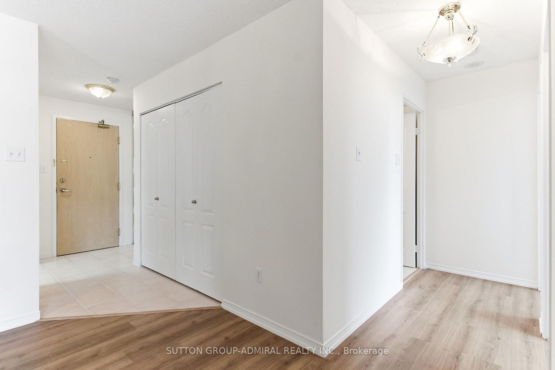 Photo 3 of Unit 814, 11 Townsgate Drive, Vaughan, Crestwood-Springfarm-Yorkhill — HOMEH